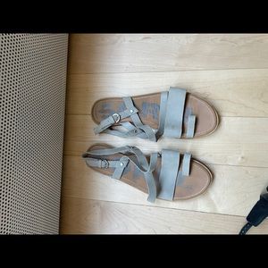 Sorel grey leather sandals - barely worn
